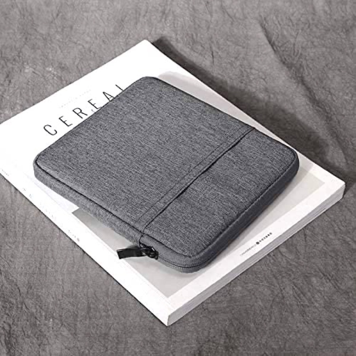 Slim Kindle Oasis sleeve with pocket
